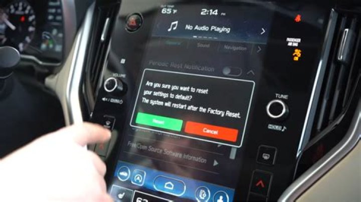How do you turn the radio off on a GLC 300?