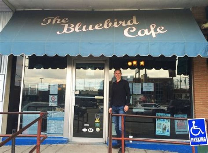 Who has sang at the Bluebird Cafe?